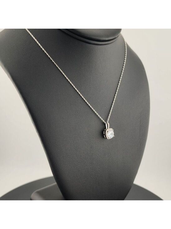 New 925 Silver White Gem Necklace – Classic & Eye-Catching  New 925 Silver White Gem Necklace – Classic & Eye-Catching Design